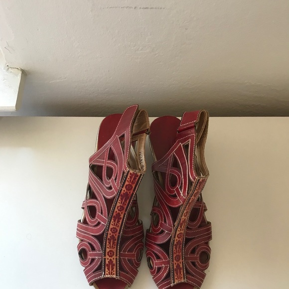 Spring Step Sandals - Picture 2 of 6